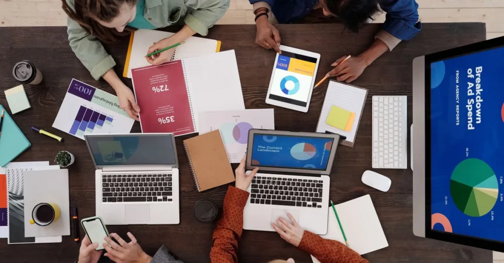 découvrez nos services de marketing digital pour booster votre visibilité en ligne, attirer plus de clients et développer votre activité grâce à des stratégies personnalisées et efficaces.