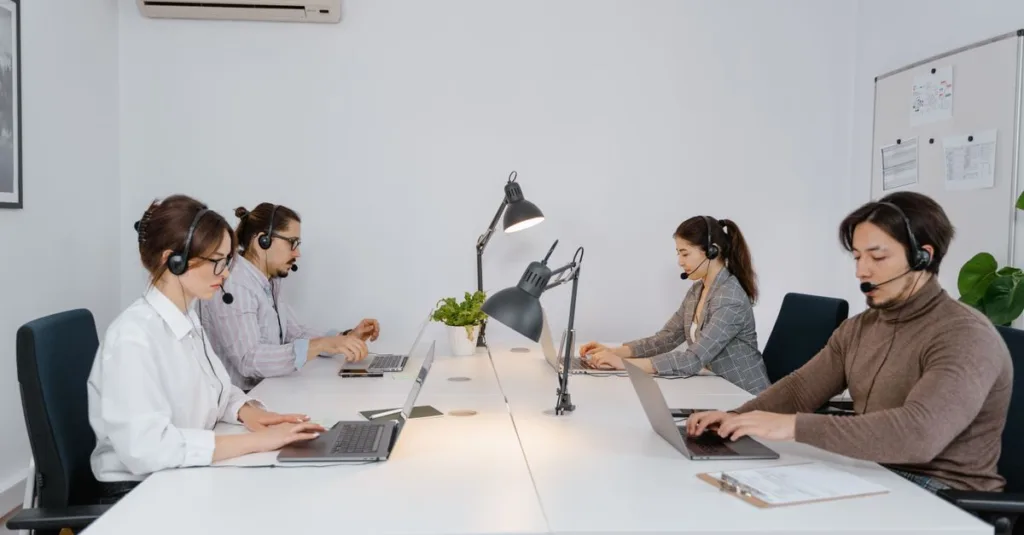 découvrez les meilleures pratiques pour la gestion d'équipes à distance, optimiser la communication et maintenir la productivité de votre équipe où qu'elle soit.