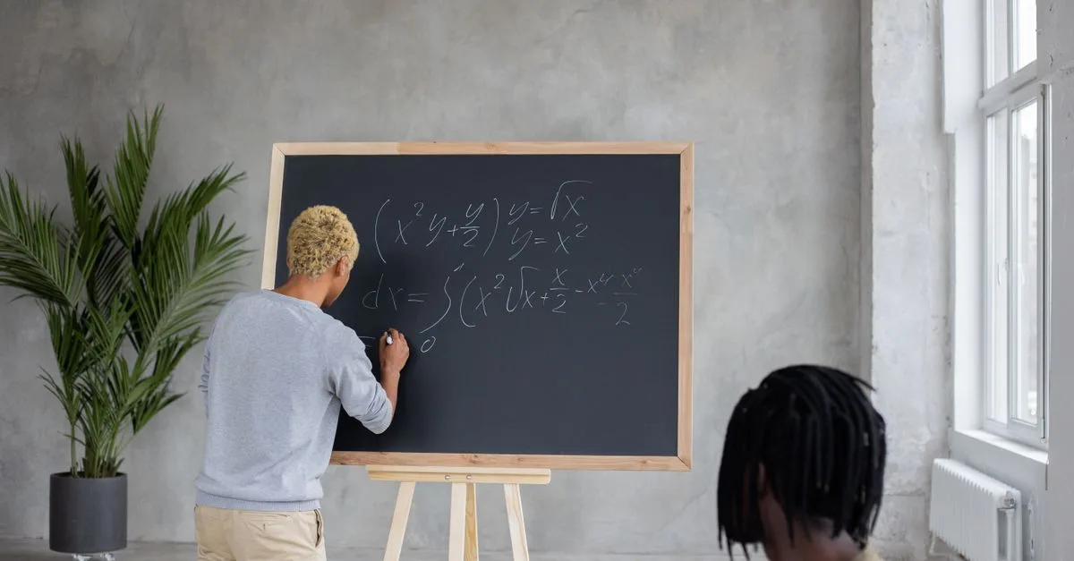 découvrez tout sur le tableau noir : son histoire, ses usages en éducation et ses avantages pour un apprentissage efficace.